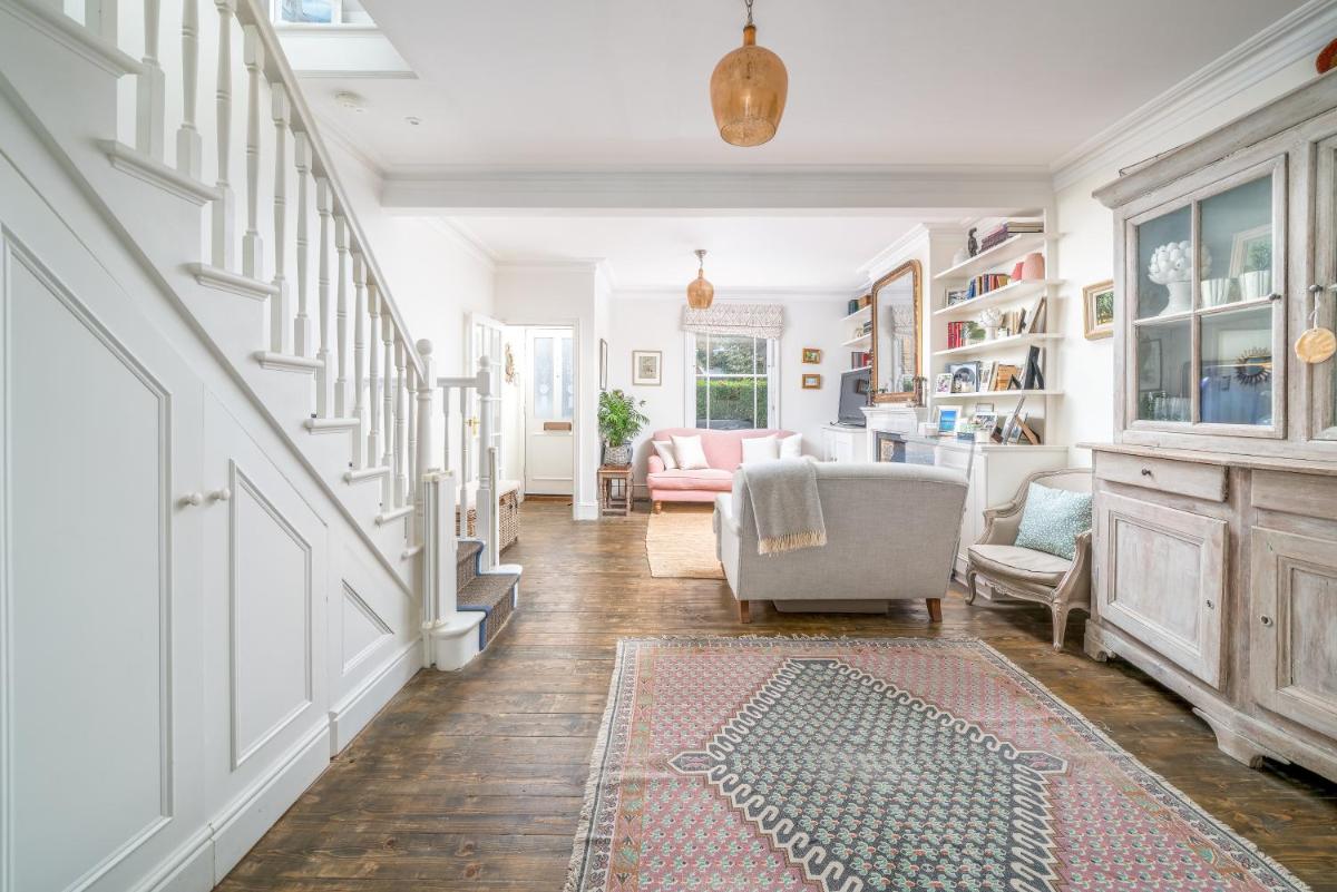JOIVY Cosy house with private garden in Battersea - Housity