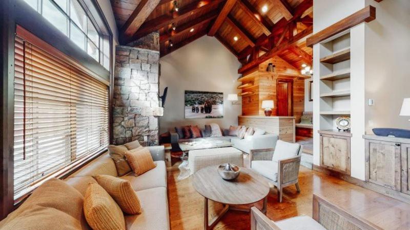 4 Bedroom Ski In, Ski Out Luxury Residence Located Directly On Fanny Hill In Snowmass - Hizvo