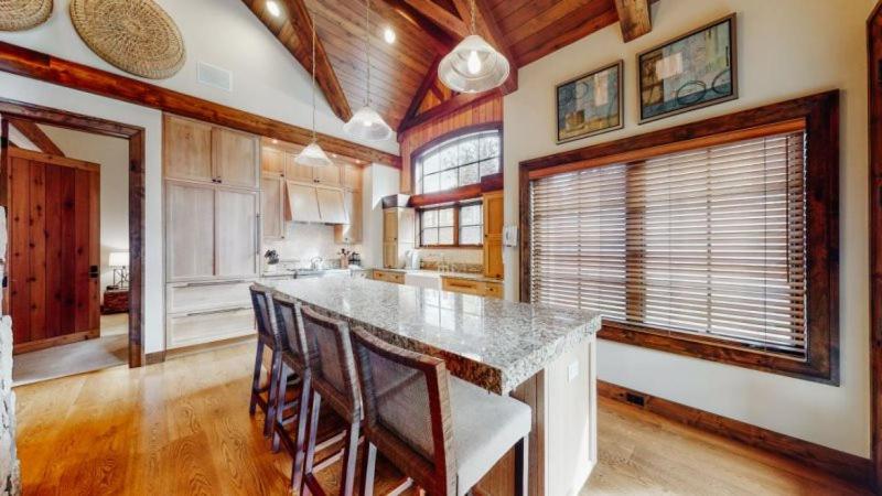 4 Bedroom Ski In, Ski Out Luxury Residence Located Directly On Fanny Hill In Snowmass - Hizvo