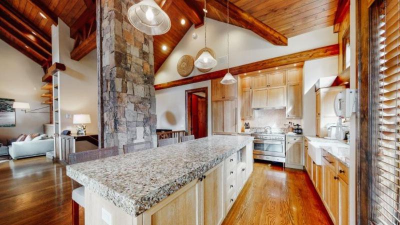 4 Bedroom Ski In, Ski Out Luxury Residence Located Directly On Fanny Hill In Snowmass - Hizvo