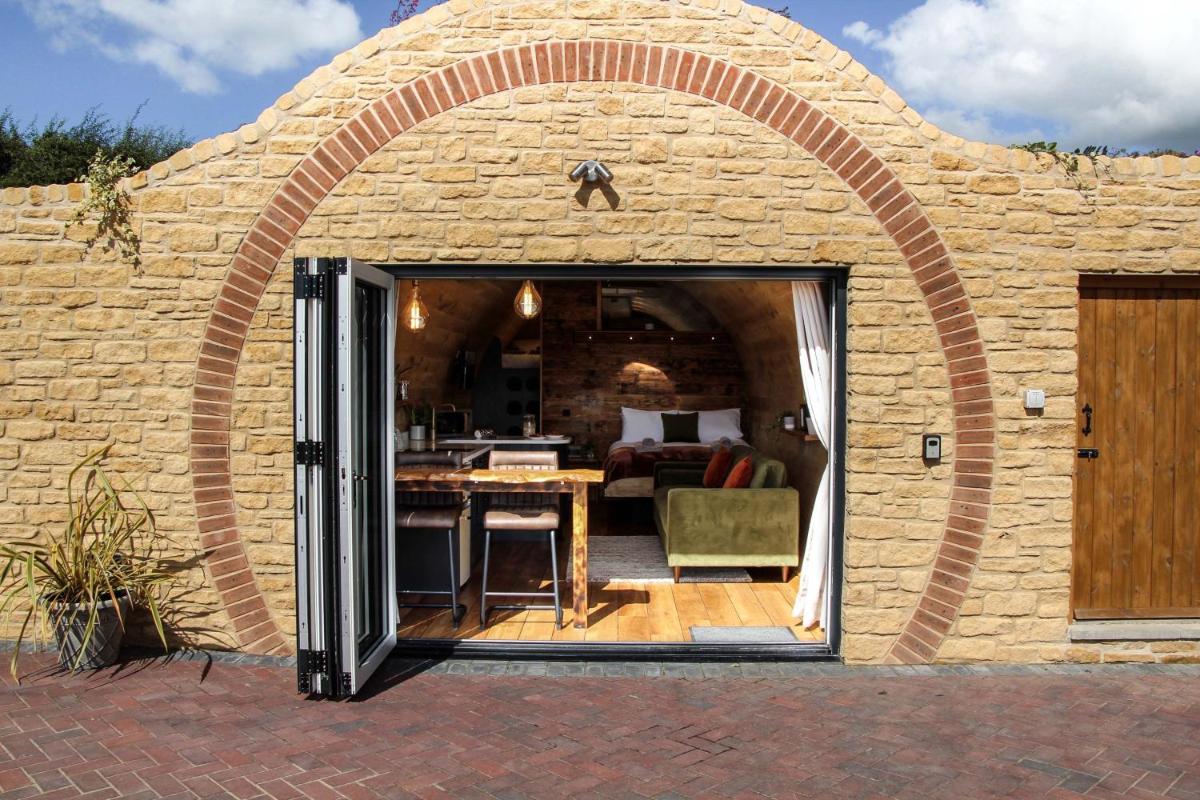 Burrow View - Housity