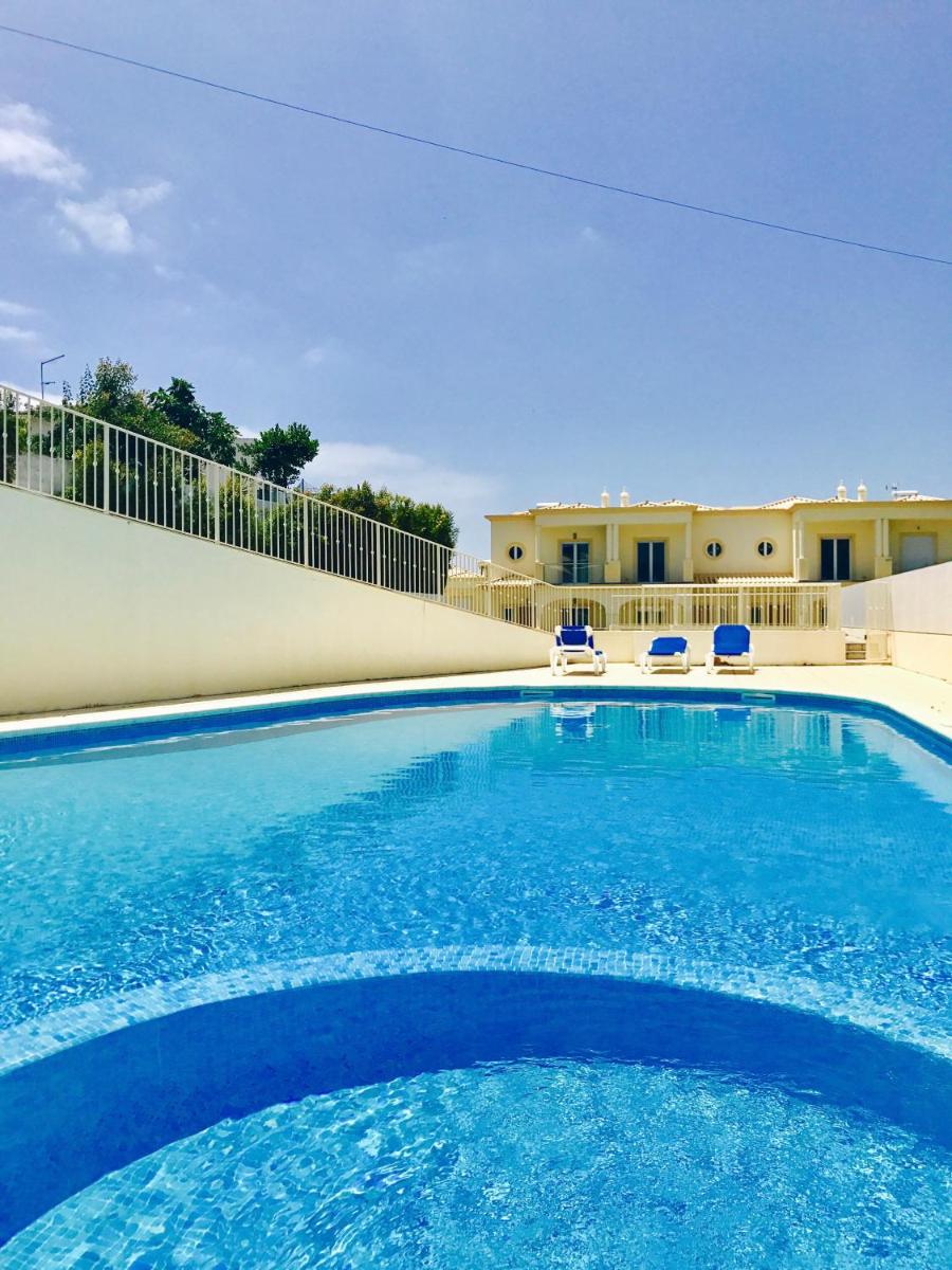 Villa in the heart of the sunny beach of Albufeira - Housity
