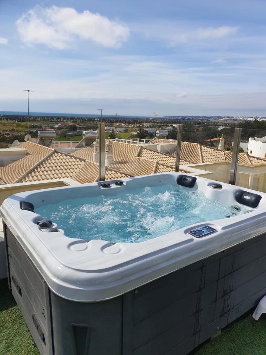 Villa in the heart of the sunny beach of Albufeira - Housity