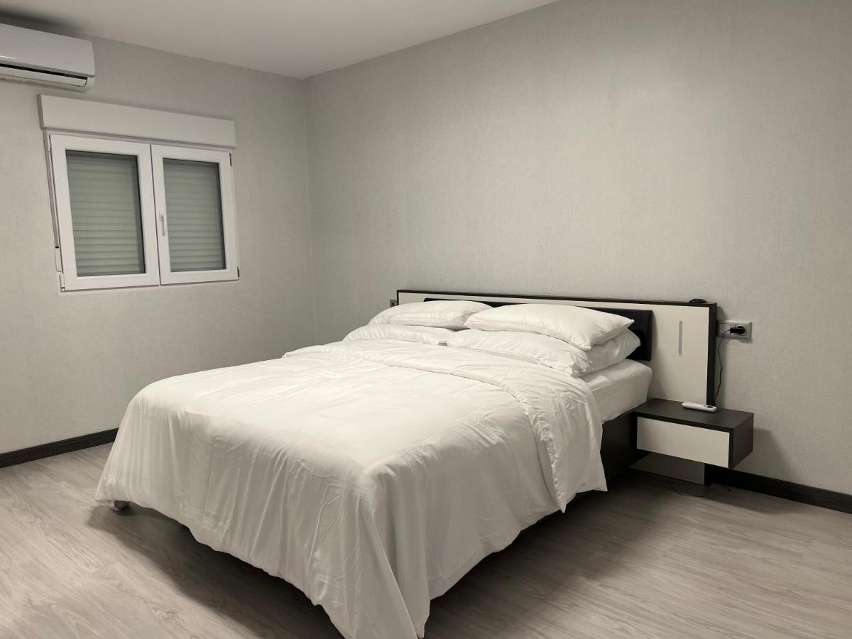 Suitetrails - Cozy beach side 2bd apartment, 150m to the beach