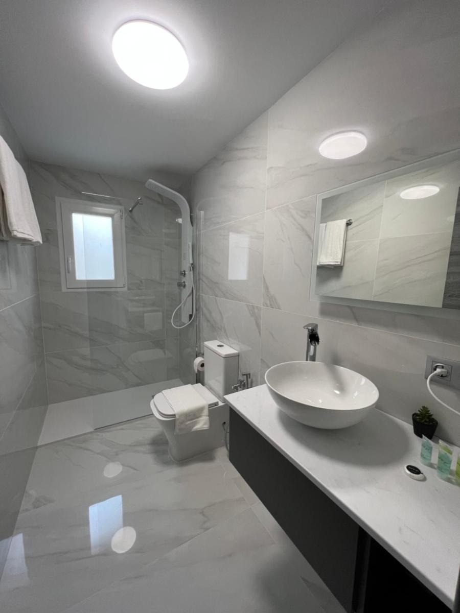 Suitetrails - Cozy beach side 2bd apartment, 150m to the beach
