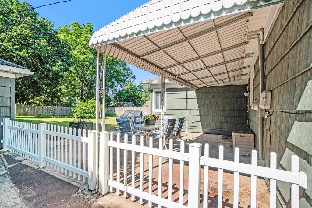 The Wendover - Entire Home near Lake Michigan! - Housity