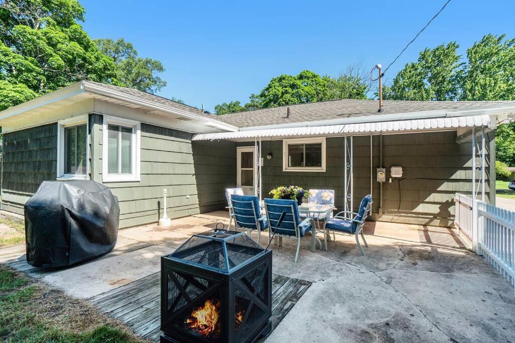 The Wendover - Entire Home near Lake Michigan! - Housity