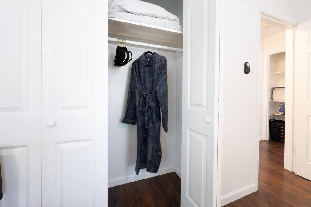 Eclectic Chic 2 Bed-Quiet-Fast WIFI - Housity