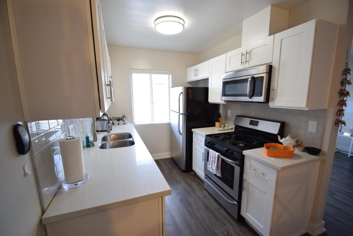 Hollywood Business Suites - Housity