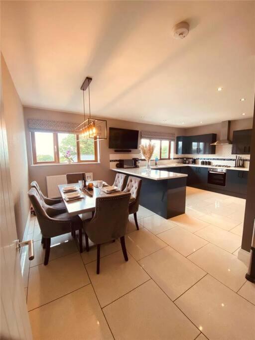 Tide Cleddau impressive detached 4 bedroom home - Llanreath - Housity