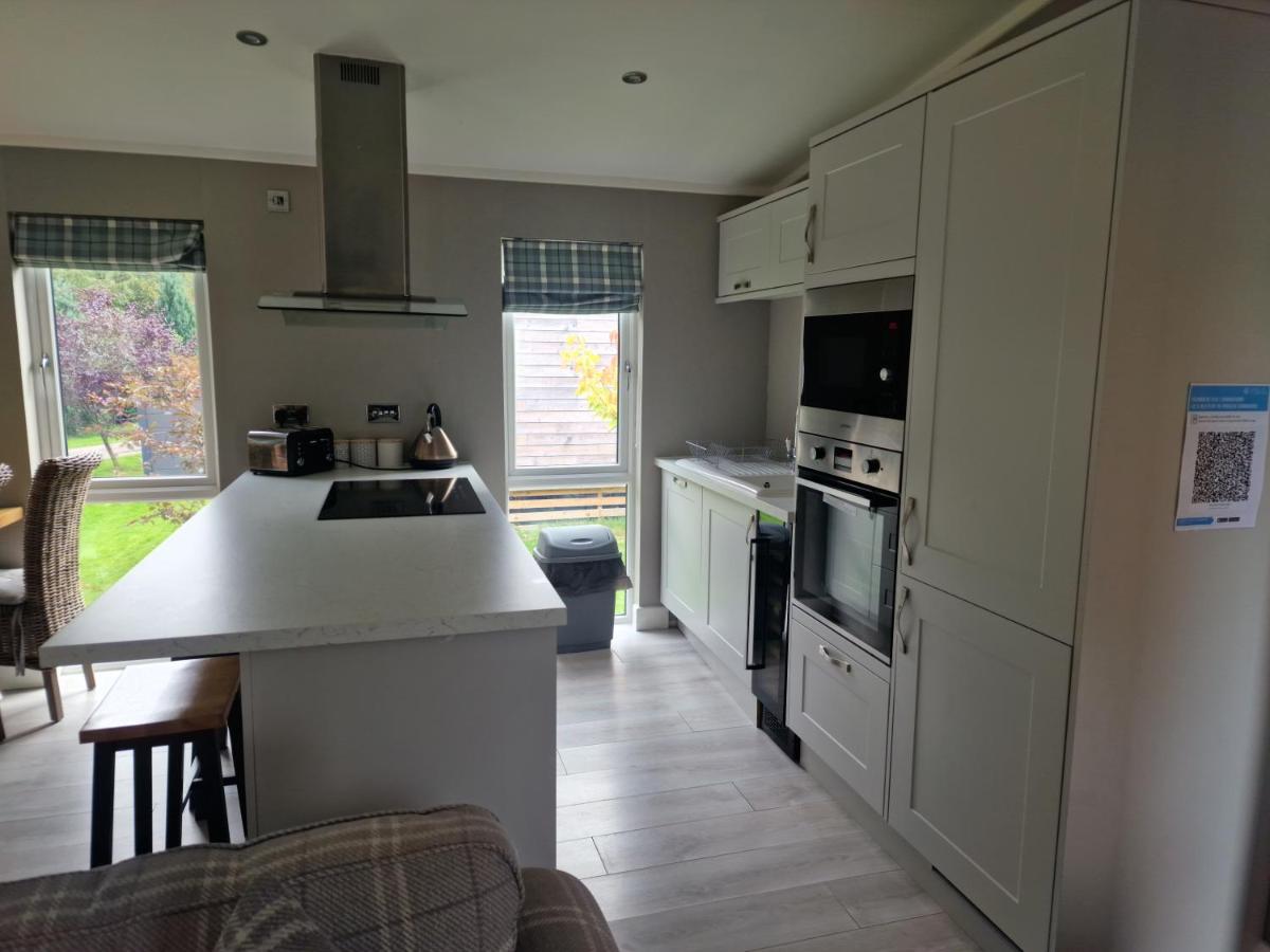 Derwen 2 Bedroom Luxury Lodge - Housity