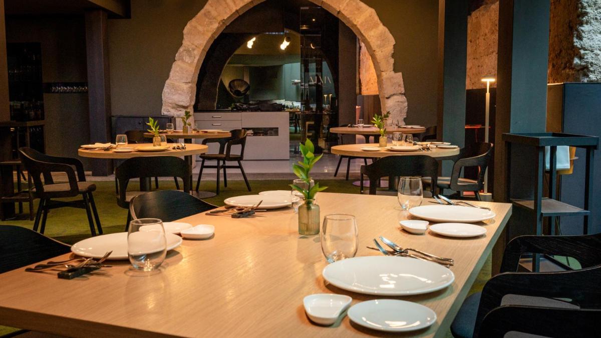 Un restaurante o sitio para comer en Caro Hotel
