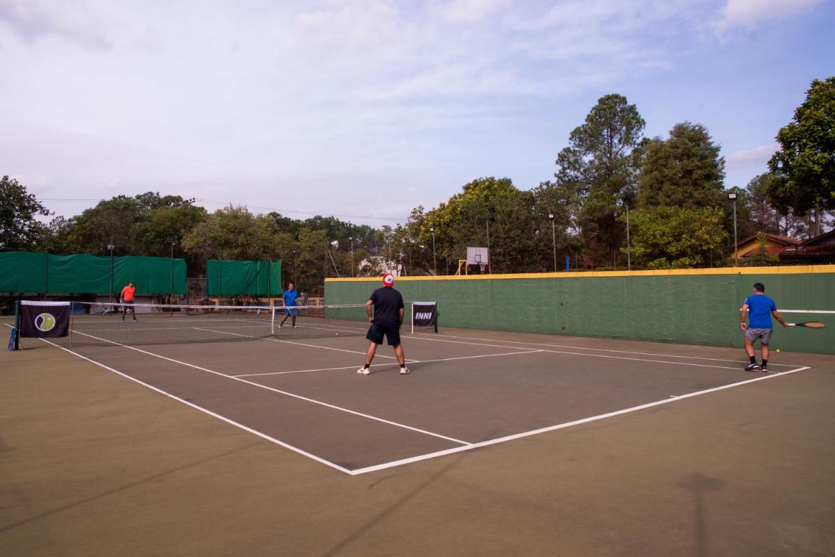 Pousada e Camping Carrion - Housity