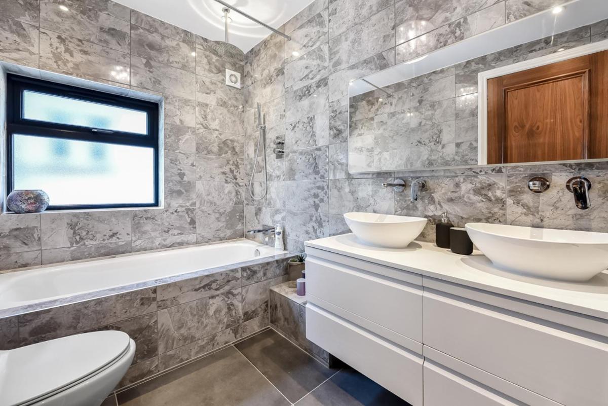 Delightful family home right off the high street - Housity