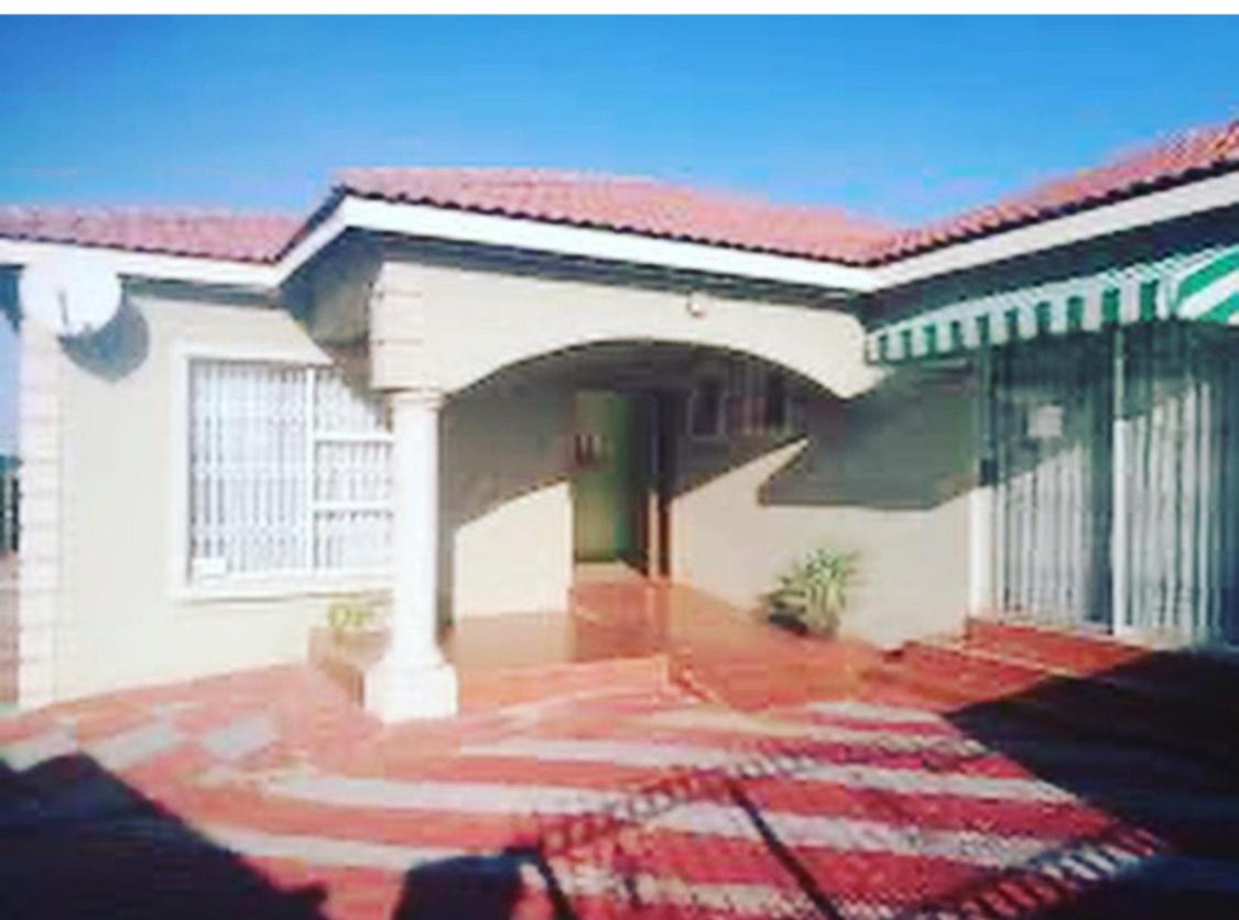 SHARONS GUESTHOUSE - Housity