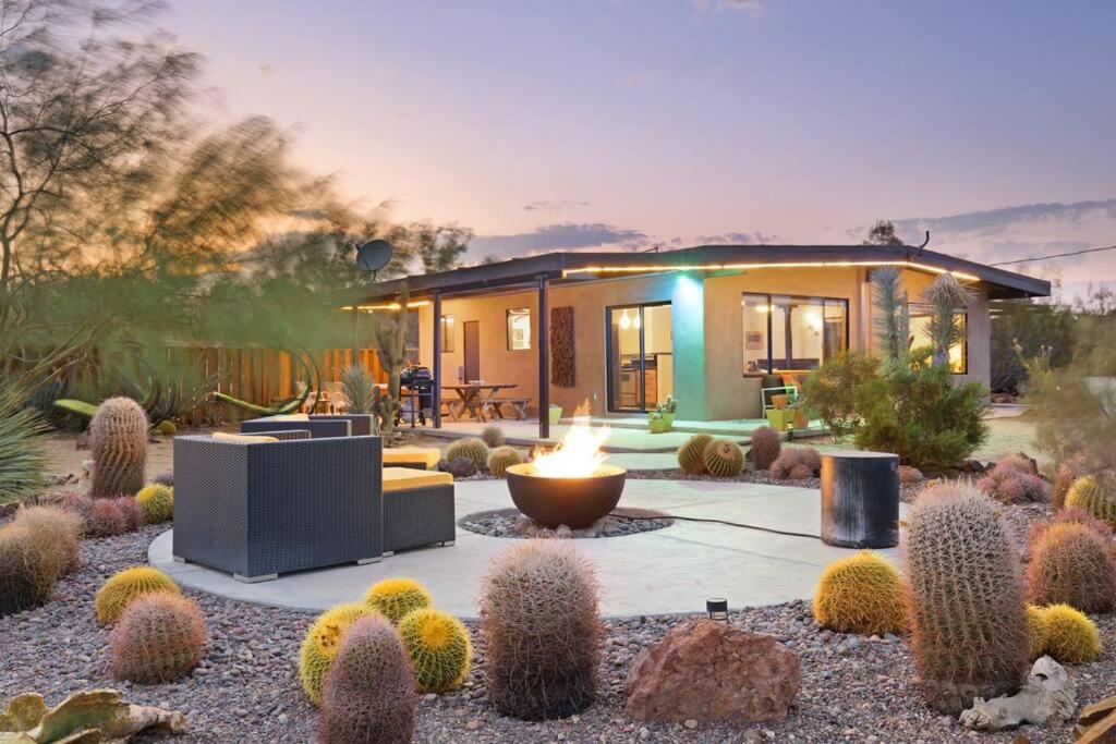 Sukha Life Hideaway by Hi Desert Dwellings with Hot Tub Fire Pit Privacy and Endless Views - Housity