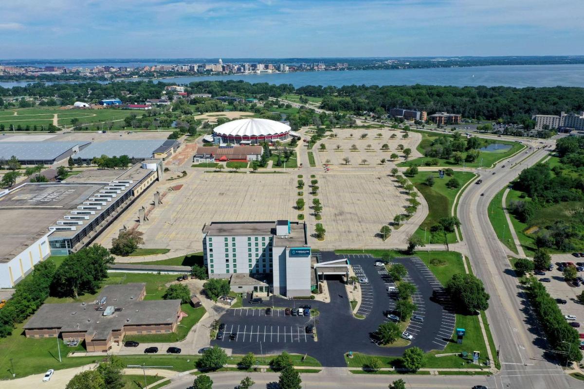 Clarion Suites at the Alliant Energy Center - Hizvo