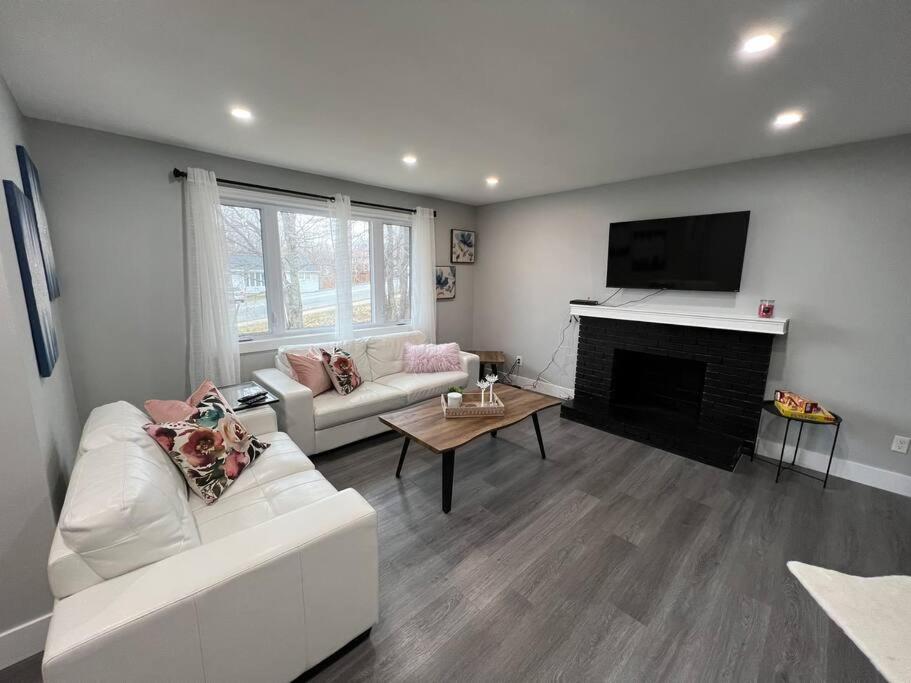 Sunny, newly renovated 3BRM home With free parking in lower sackville - Housity