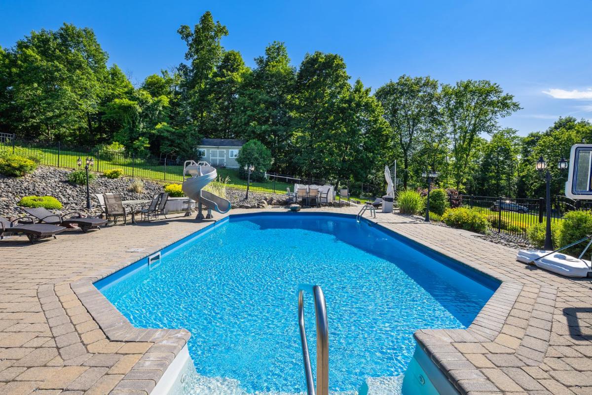 Mid-Hudson Estate: 11 acres, Pool, 1 hr to NYC - Housity