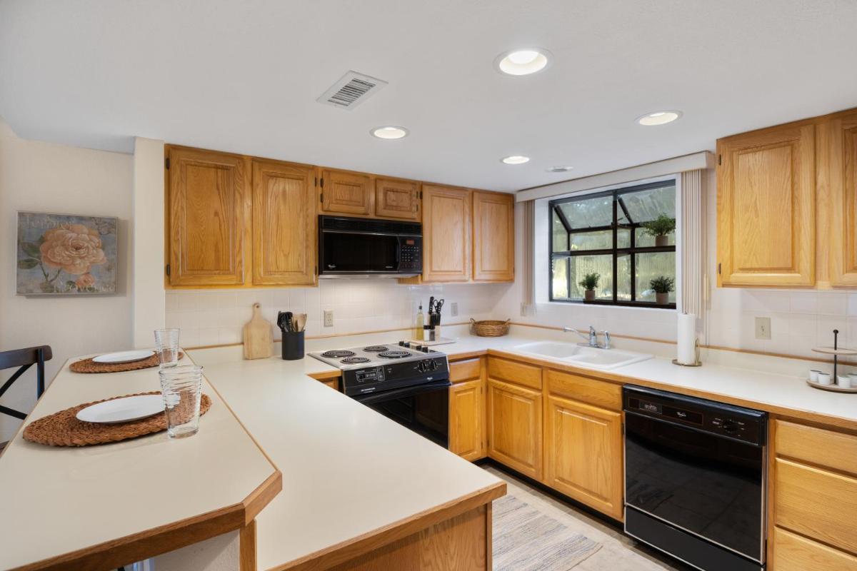 Living the Lake Life - Housity