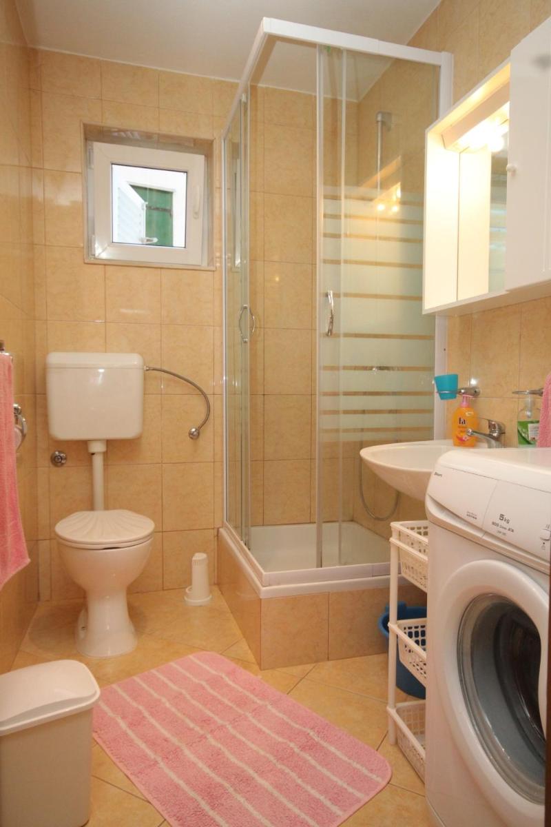 Apartments by the sea Preko, Ugljan - 8384 - Housity