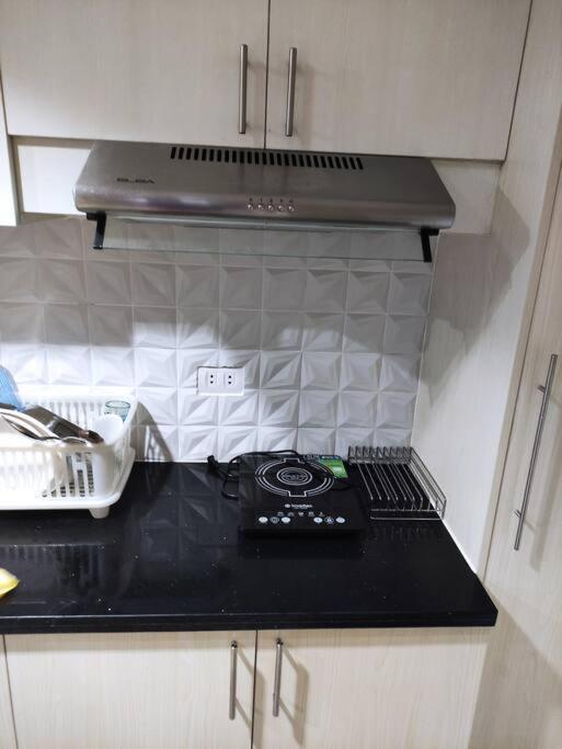 Studio U Across SM Cebu with kitchen! sunvida 2407 - Housity