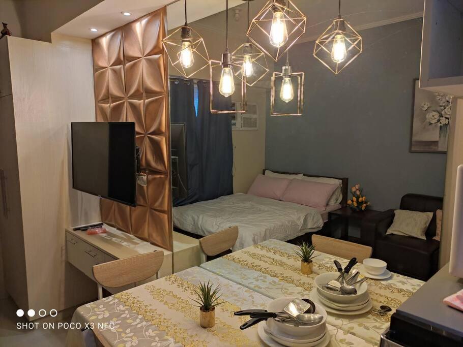 Studio U Across SM Cebu with kitchen! sunvida 2407 - Housity