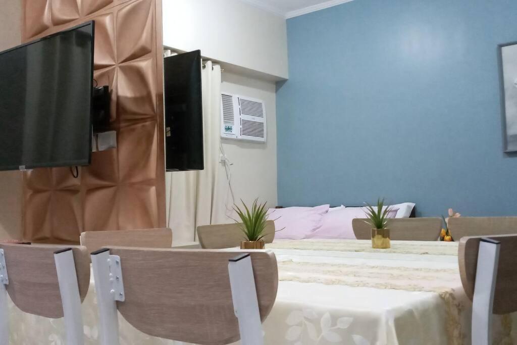 Studio U Across SM Cebu with kitchen! sunvida 2407 - Housity