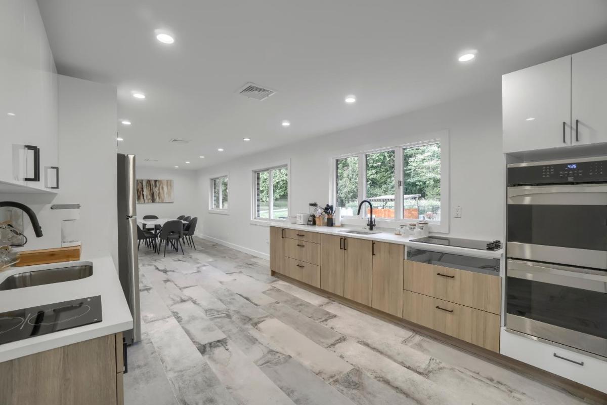 Luxury in the Woods, Pool, Privacy & Peace - Housity