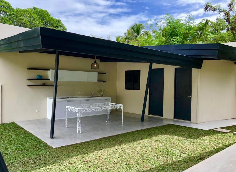 CooL House w/Great location near SM & Jacks Ridge - Housity