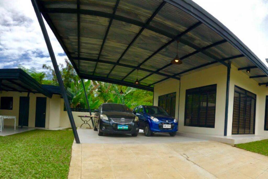 CooL House w/Great location near SM & Jacks Ridge - Housity