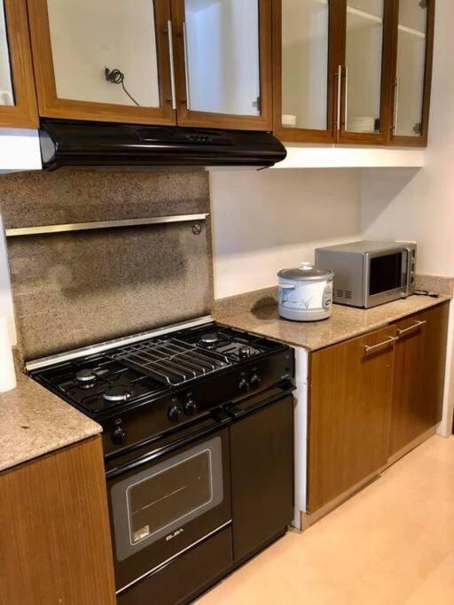 Modern House w/Great Location Nr SM & Jack’s Ridge - Housity