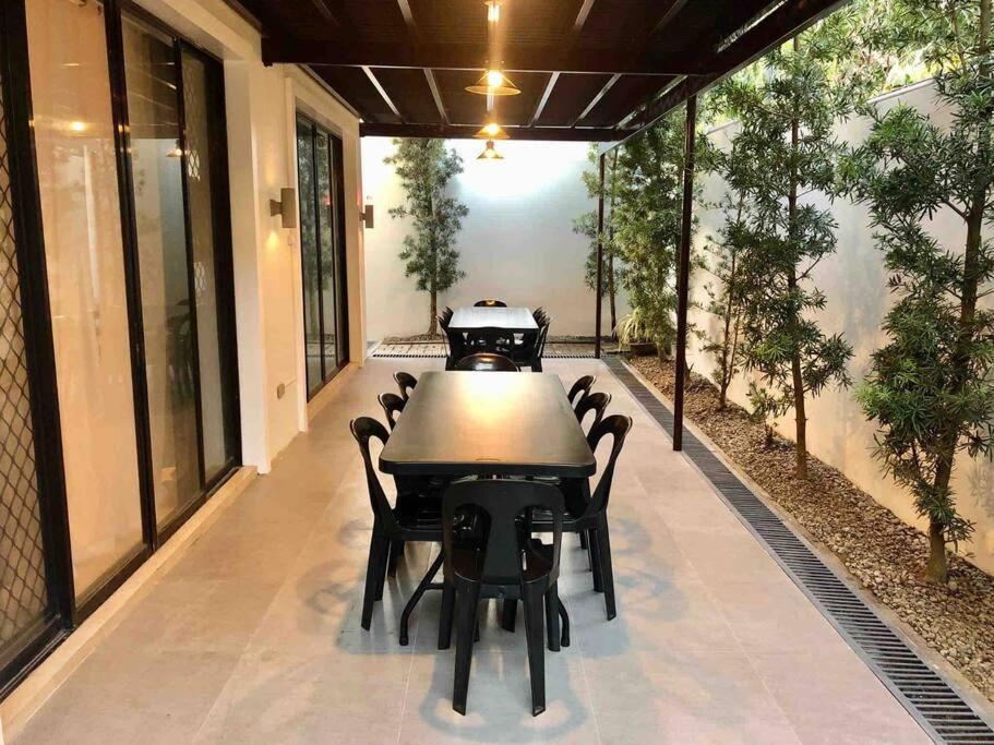 Modern House w/Great Location Nr SM & Jack’s Ridge - Housity