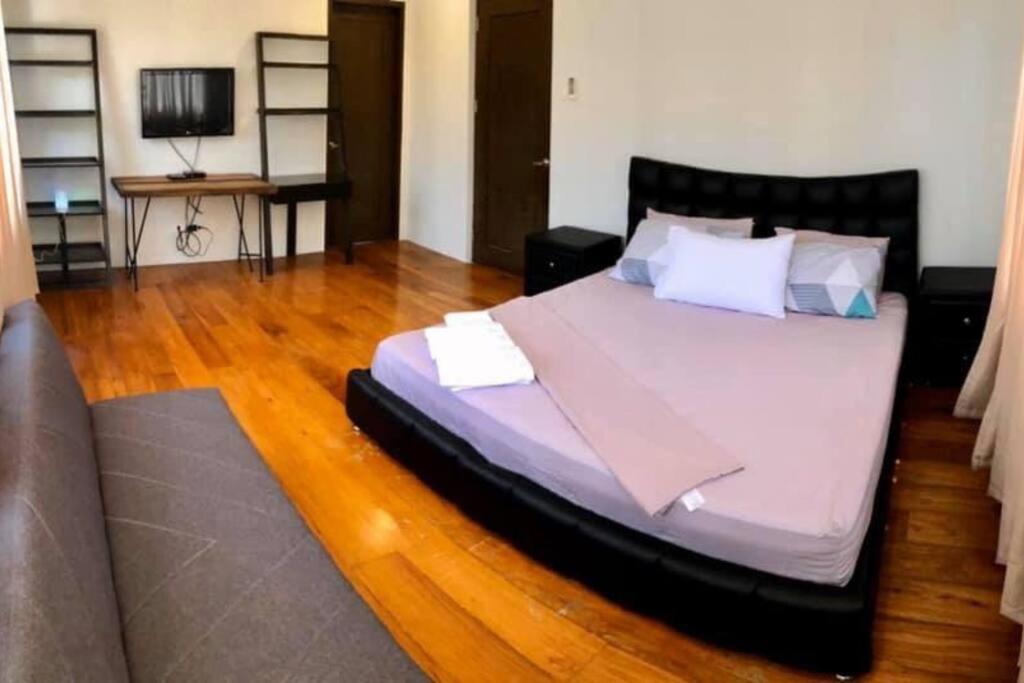 Suitetrails - Modern House w/Great Location Nr SM & Jack’s Ridge