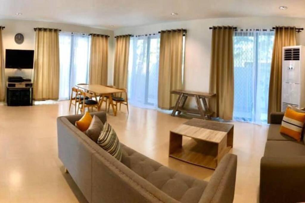 Suitetrails - Modern House w/Great Location Nr SM & Jack’s Ridge