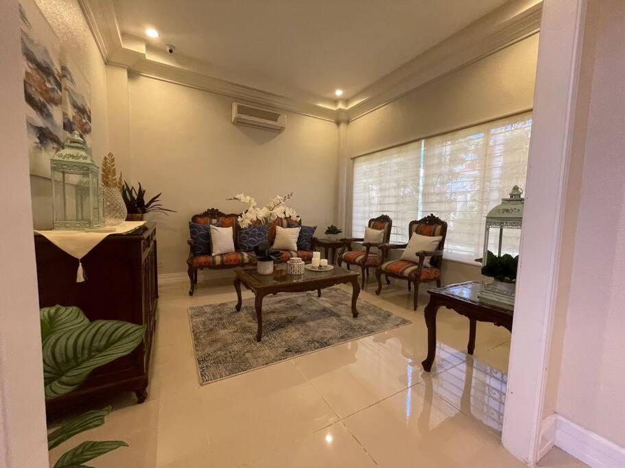 Elegant House w/Pool & Garden in the heart of City - Housity