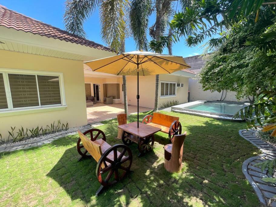 Elegant House w/Pool & Garden in the heart of City - Housity