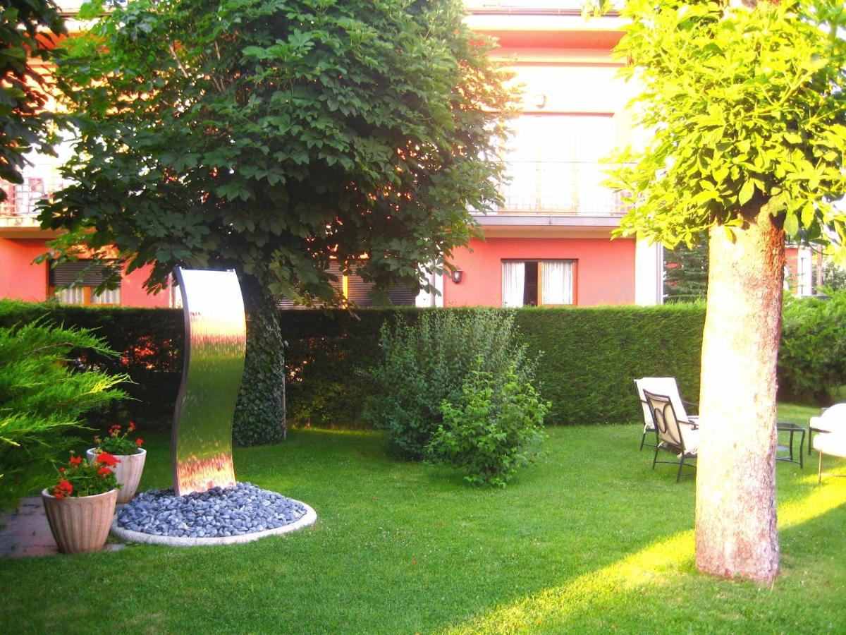 Jardín al aire libre en Hotel Del Lago