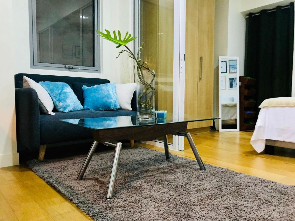 Acqua Private Residence Livingstone Tower Condo Unit with Free Wifi - Housity