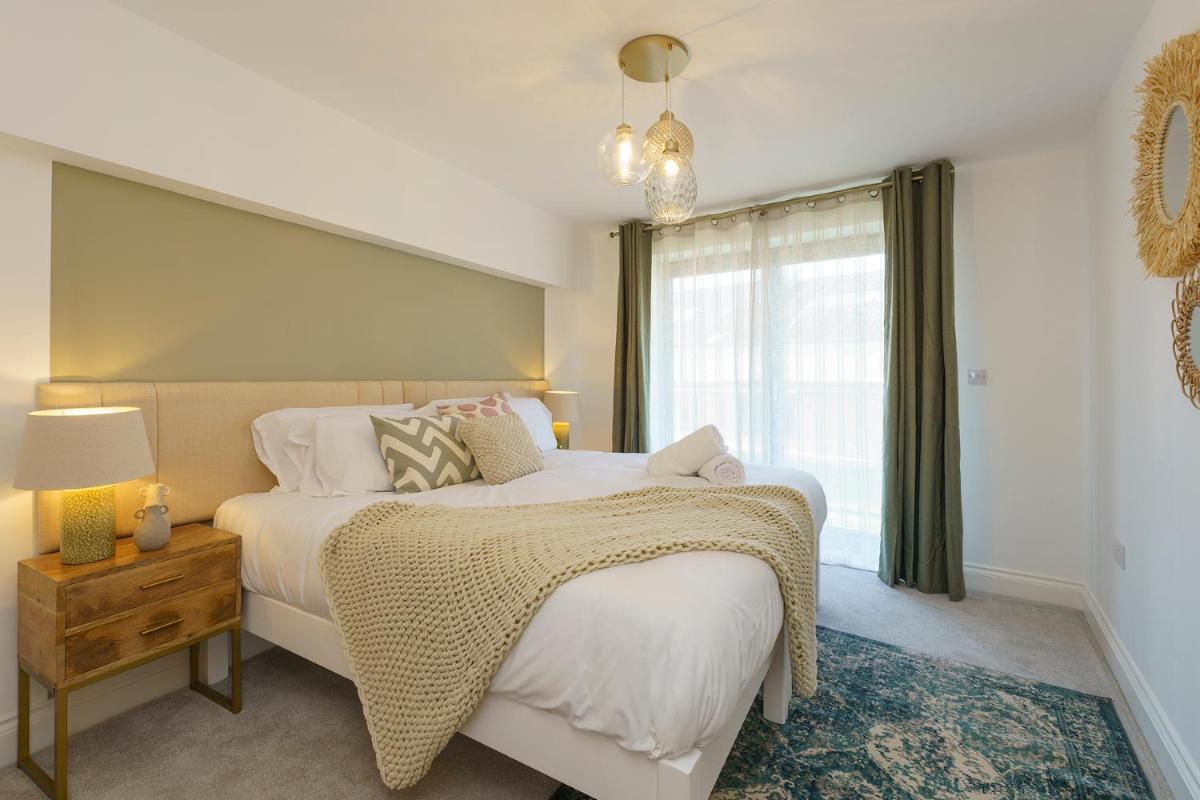 Evergreen - 2 Bed Luxury Apartment by Mint Stays - Housity