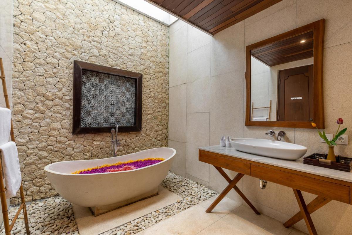 Green Luxury Villa Jimbaran - Housity