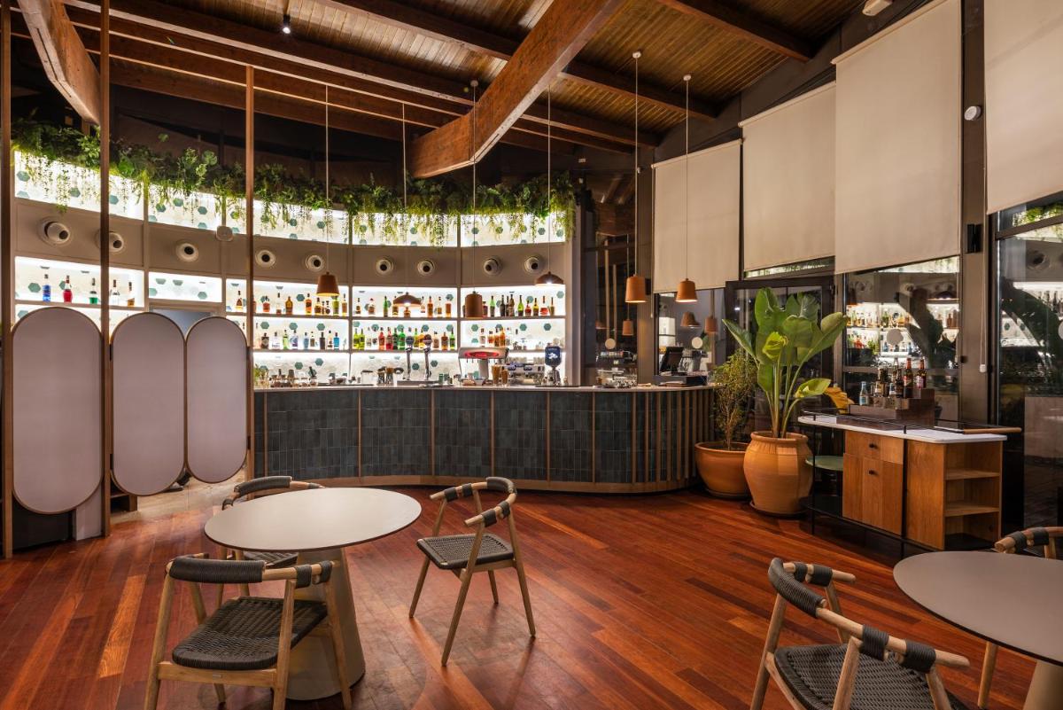 El salón o zona de bar de Barceló Tenerife