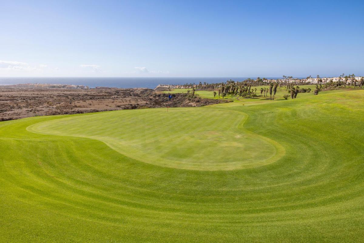 Instalaciones para jugar al golf en el hotel o alrededores