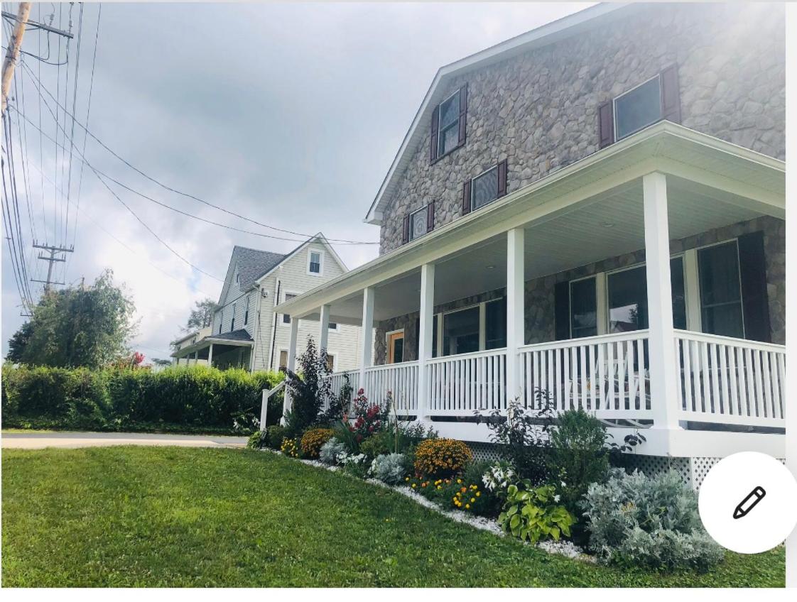 Naomi’s Bed & Breakfast - Housity