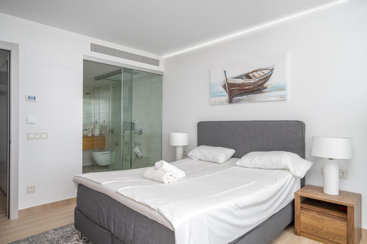 El Higueron Med One Apartment with Stunning Views Ref 157 - Hizvo
