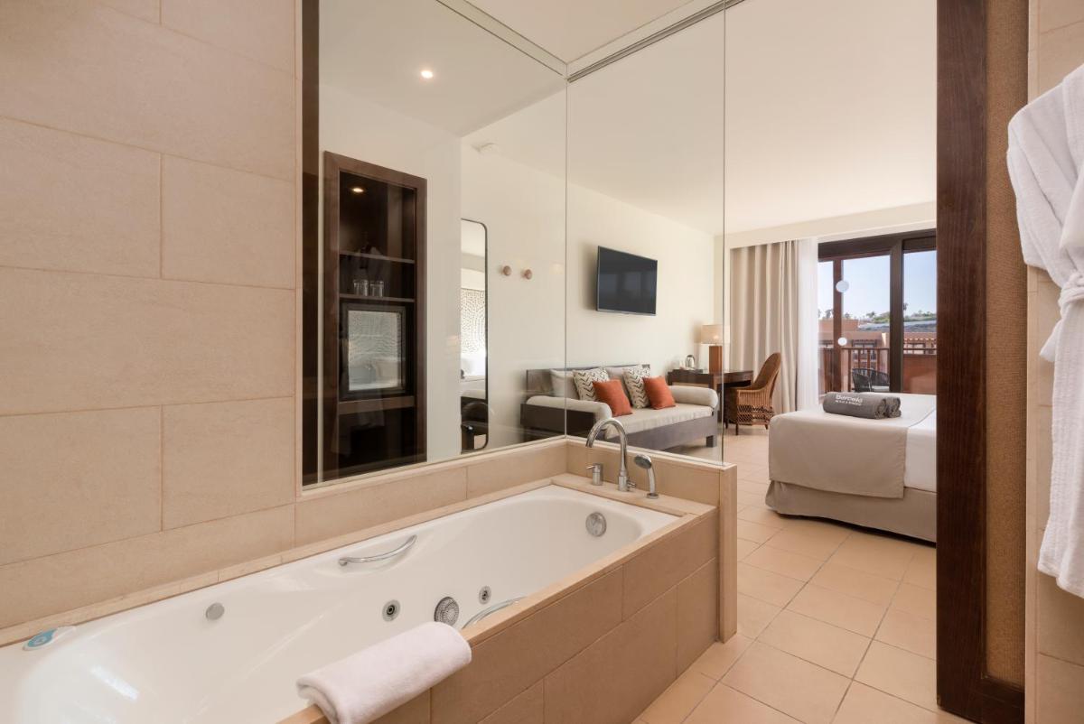 Un baño de Barceló Tenerife