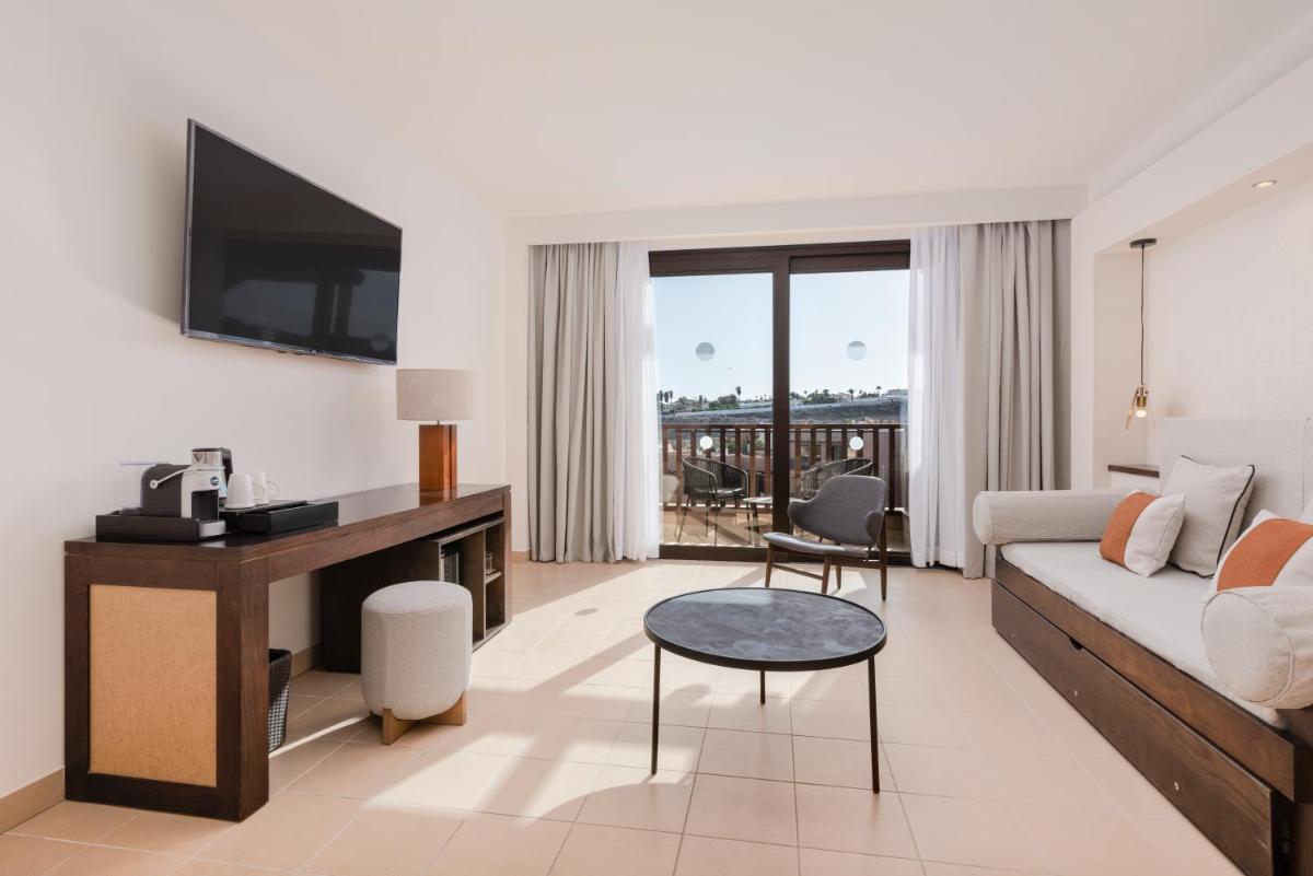 Cama o camas de una habitación en Barceló Tenerife