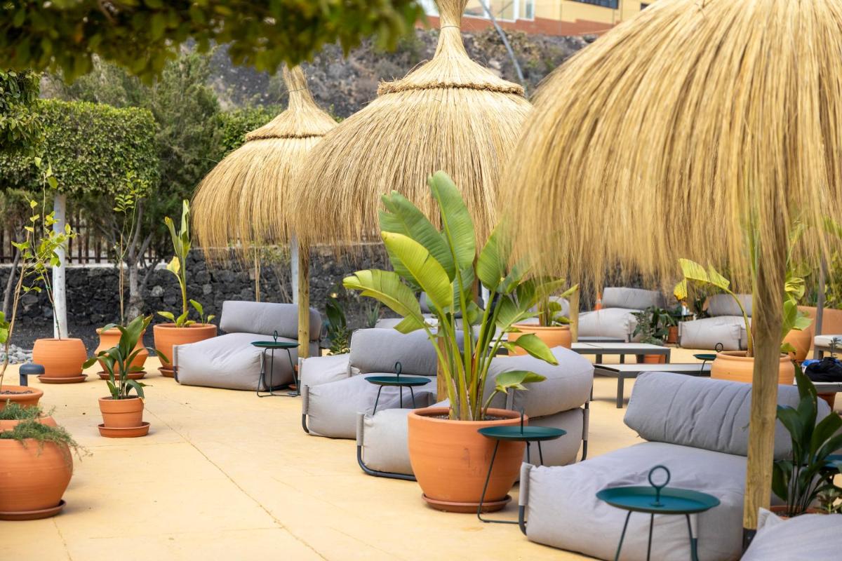 Jardín al aire libre en Barceló Tenerife Royal Level