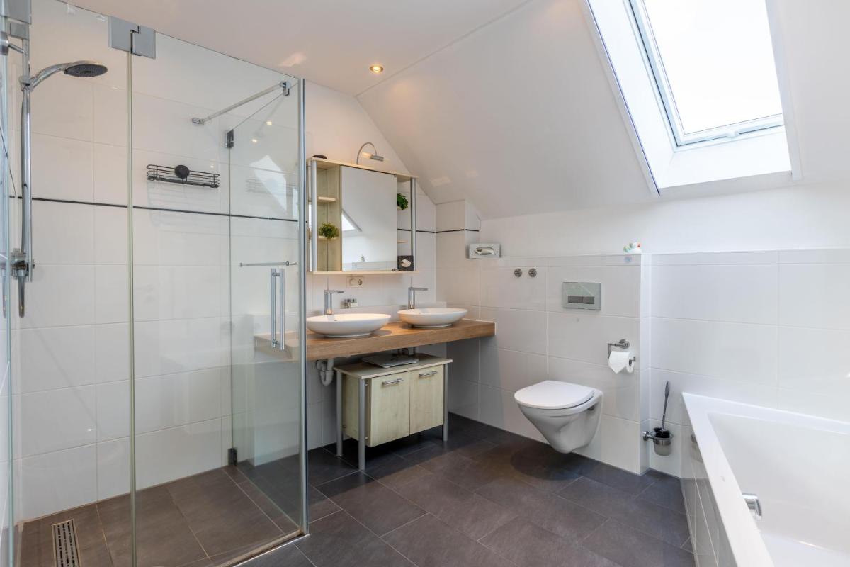 Villa Grafrath - Housity