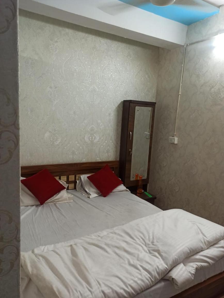 HOTEL DK guest House - Housity